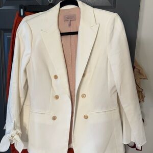 White Double-Breasted Blazer with Notched Lapels